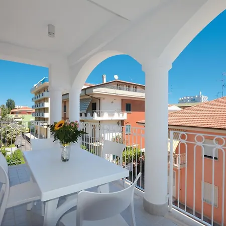 Alba Palace Apart-hotel 3*